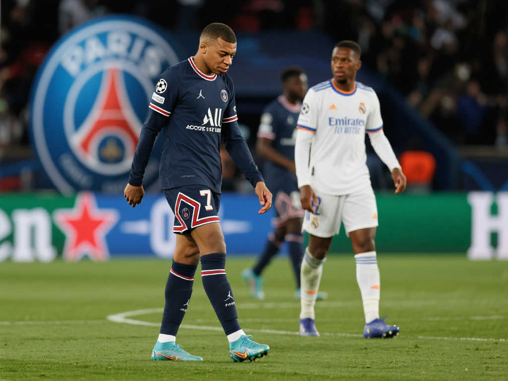 大巴黎挺进欧冠决赛：阿森纳四大皆空，登贝莱金球梦起，姆巴佩何去何从